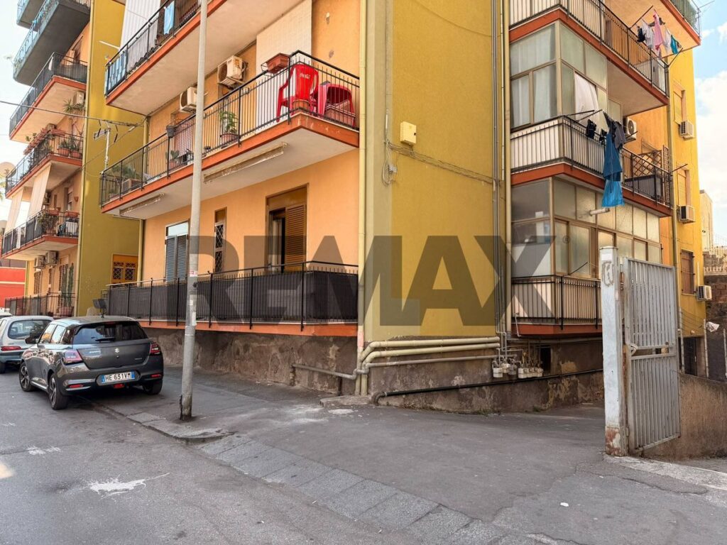 Garage in vendita a Catania, Picanello, Via De Caro 55