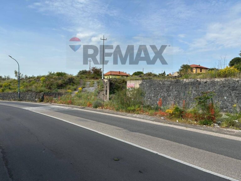 Terreno edificabile in vendita a Pedara, Via A. De Gaspare – foto 1